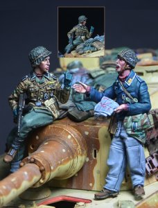 画像2: Darius Miniatures[DMF35124]1/35 WWII ドイツ 会話する兵士セット 降下猟兵/武装親衛隊員(2体入) (2)