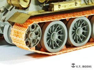 画像8: E.T.MODEL[P35-017]1/35 WWII 露/ソ ソビエトT-34中戦車用可動式履帯 1942年型500mm幅(3D) (8)