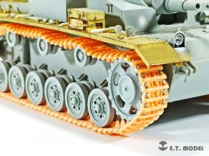 画像9: E.T.MODEL[P35-021]1/35 WWII ドイツIII/IV号戦車用可動式履帯 タイプ3B(3D) (9)