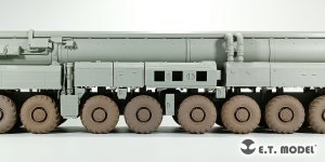 画像9: E.T.MODEL[P35-114]1/35 現用 ロシア RS-12M 大陸間弾道ミサイル トーポリM用自重変形タイヤ(トランペッター用) (9)