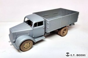 画像5: E.T.MODEL[P35-169]1/35 WWII ドイツ  3t 4x2カーゴトラック 自重変形タイヤセット(ドラゴン/タミヤ用) (5)
