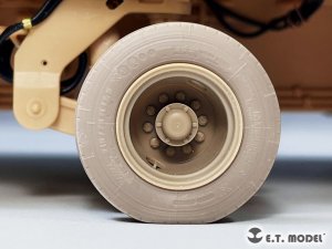 画像7: E.T.MODEL[P35-171]1/35 現用 アメリカ M1000重装備運搬車 自重変形タイヤセット(ホビーボス用) (7)