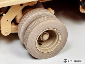 画像8: E.T.MODEL[P35-171]1/35 現用 アメリカ M1000重装備運搬車 自重変形タイヤセット(ホビーボス用) (8)