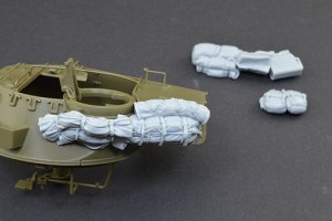 画像9: EUREKA XXL[ER-3569]1/35 WWII アメリカ駆逐戦車 M18ヘルキャット用積荷セット(タミヤ用) (9)