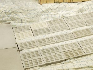 画像9: EUREKA XXL[E-018]現用 コンクリート道路舗石(孔あき)(20個セット) (9)