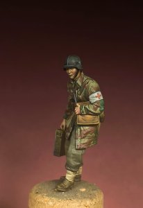 画像2: HDMODELS[HDM35274]1/35 WWII ドイツ 降下猟兵の衛生兵 1944 (2)