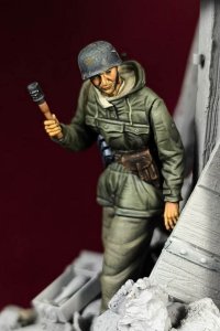 画像1: HDMODELS[HDM35275]1/35 WWII ドイツ 降下猟兵の下士官 1944 (1)
