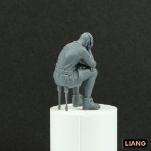 画像8: LIANG MODEL[LIANG-F006]1/35 手榴弾を椅子代わりにする兵士 (8)