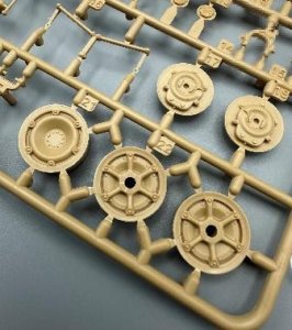 画像16: ランモモデル[LANMM-35006]1/35 イタリア軍 アウトブリンダ AB40 装甲偵察車 (16)