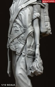 画像9: ライフミニチュア[LM-12002]1/12 WWII イギリス空軍ATA(航空輸送予備部隊)女性パイロット アッタガールズ 250個限定モデル (9)