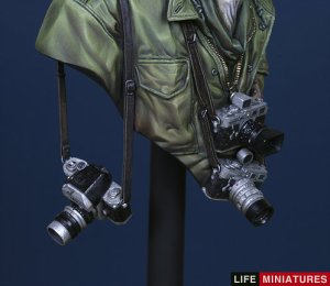 画像2: ライフミニチュア[LM-B001] 1/10 戦場カメラマン ベトナム1971年 (2)