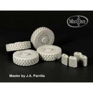 画像2: MacOne Models[MAC48001]1/48 ジャッカル装甲車ホイール&ジェリカンセット(エアフィックス用) (2)