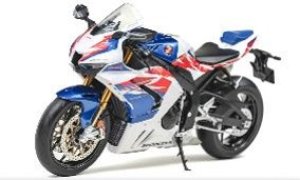 画像4: マジックファクトリー[VICMAG1403]1/9 ホンダ CBR1000RR-R ファイアブレード SP (30周年記念モデルデカール付属・未塗装の組立キット) (4)