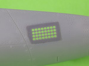 画像4: MASTER[AM-32-136]1/32 WWII アメリカ P-51ムスタング キャブレターエアフィルターカバー 標準穴開きタイプ(タミヤ用) (4)