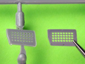 画像3: MASTER[AM-32-142]1/32 WWII アメリカ P-51ムスタング キャブレターエアフィルターカバー 標準穴開きタイプ(造形村用) (3)