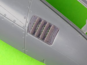 画像2: MASTER[AM-32-144]1/32 WWII アメリカ P-51ムスタング キャブレターエアフィルターカバー RAFルーバータイプ バージョンB(造形村用) (2)