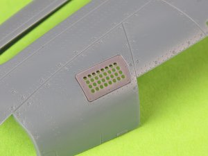 画像3: MASTER[AM-48-186]1/48 WWII アメリカ P-51ムスタング キャブレターエアフィルターカバー 標準穴開きタイプ(エデュアルド用) (3)