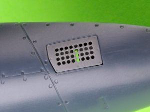 画像2: MASTER[AM-48-192]1/48 WWII アメリカ P-51ムスタング キャブレターエアフィルターカバー 標準穴開きタイプ(モンモデル用) (2)