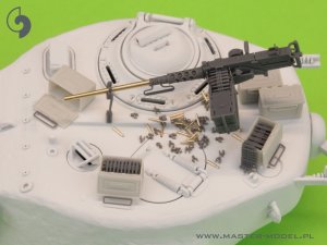 画像10: MASTER[GM-35-063]1/35 WWII アメリカ ブローニングM2HB .50口径(12.7mm)機関銃 w/戦車用マウント(初期M23揺架/弾薬トレイ) (10)