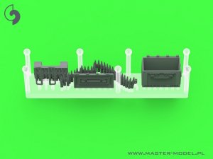 画像8: MASTER[GM-35-064]1/35 WWII アメリカ ブローニングM2HB .50口径(12.7mm)機関銃 w/M3三脚架マウント M2弾薬箱付 (8)