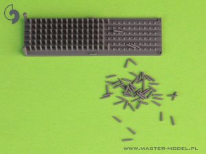 画像3: MASTER[GM-35-066]1/35 WWII アメリカ ブローニングM2HB .50口径(12.7mm)機関銃用 弾帯リンク/空薬莢セット(各150個入) (3)