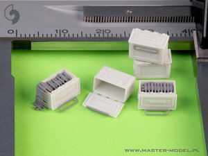 画像4: MASTER[GM-35-067]1/35 WWII アメリカ ブローニングM2HB .50口径(12.7mm)機関銃用 M2弾薬箱 開状態 WWIIタイプ(6個入) (4)