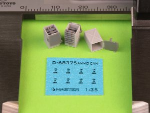 画像2: MASTER[GM-35-071]1/35 WWII アメリカ D68375小型50発入弾倉 大戦初期.50口径(12.7mm)機関銃用 開状態 (6個入) (2)