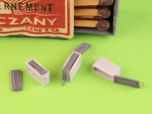 画像4: MASTER[GM-35-090]1/35 WWII/現用 アメリカ ブローニングM1919 .30口径(7.62mm)機関銃用 M1弾薬箱 開状態(6個入) (4)