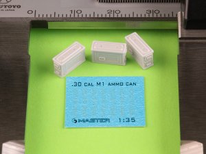 画像2: MASTER[GM-35-091]1/35 WWII/現用 アメリカ ブローニングM1919 .30口径(7.62mm)機関銃用 M1弾薬箱 閉状態(6個入) (2)