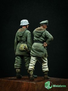 画像10: トリファクトリー[MJ35009]1/35 WWII独 武装親衛隊擲弾兵セット(2体セット)冬季防寒服 (10)