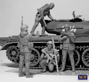 画像3: マスターボックス[MSB35223]1/35 ロシア・ウクライナ戦争シリーズ No.1：ウクライナ兵・キーウ防衛戦 2022年3月 「戦利品」 (4体入り) (3)