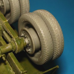 画像5: Master Club[MC235001]1/35  GAZ-AAA & BA 装甲車用ホィールセット (5)