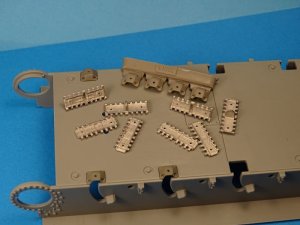 画像2: Master Club[MC235013]1/35 WWII露 T-34 転輪スプリング底部カバー 初期型 (2)