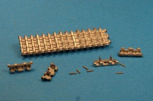 画像2: Master Club[MTL-35072]1/35 WWII独 II号戦車L型 ルクス用履帯(金属製) (2)