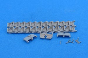 画像2: Master Club[MTL-35105]1/35 WWII米 M18ヘルキャット駆逐戦車用履帯(金属製) (2)