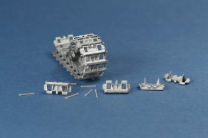 画像2: Master Club[MTL-35058]1/35 38(t)戦車 連結可動履帯(金属製) (2)