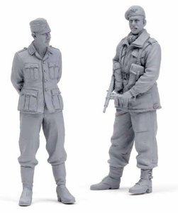画像2: モンモデル[MENHS-009r]1/35 捕虜 (イギリス降下兵1体とドイツ兵捕虜1体 レジン製) (2)