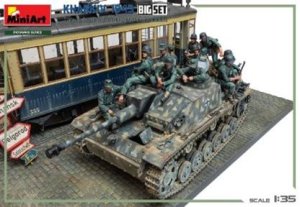 画像3: ミニアート[MA36067]1/35 ハリコフ 1943: 路面電車＆三号突撃砲G型w/クルー【ビッグセット】 (3)