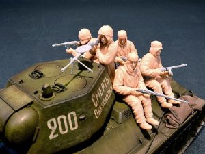 画像4: ミニアート[MA35226]1/35 ソビエト突撃歩兵（冬季迷彩服仕様）5体入 (4)