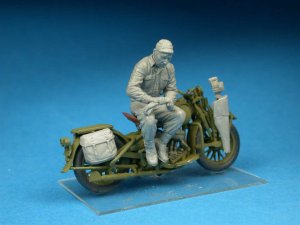 画像3: ミニアート[MA35284]1/35 アメリカ兵バイククルー修理中3体入特別版（工具、工具箱付） (3)
