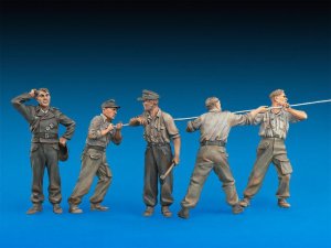 画像2: ミニアート[MA35285]1/35 ドイツ兵作業中5体入特別版（工具箱、工具、バケツ付） (2)