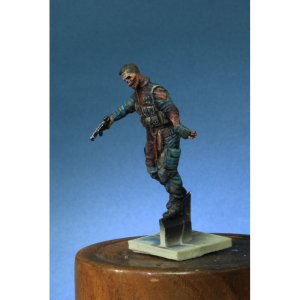 画像2: Paracel Miniatures[APO3501]1/35 現用 SF ダークファンタジー ゾンビと化した スワット隊員 (2)