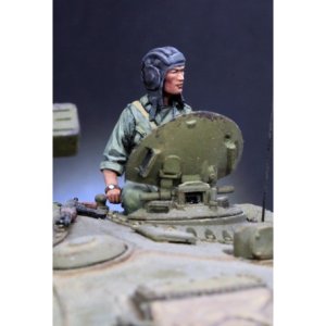 画像3: Paracel Miniatures[NVA3518]1/35 ベトナム戦争 NVA(北ベトナム正規軍)     戦車兵 ハッチにもたれる指揮官 (3)