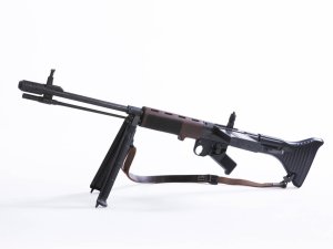 画像8: PLASTIC INVASION[PI-1] スケールモデリングWWII 1/35ドイツ軍迷彩服編 (8)