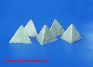 画像1: PlusModel[PM130]1/35対戦車 コンクリートブロック 三角錐 #1 (1)