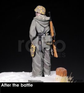 画像4: Rado Miniatures[RDM35010]1/35 SS擲弾兵 w/G43 冬季 1944/45 (4)