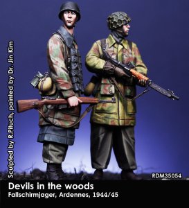 画像4: Rado Miniatures[RDM35054]1/35 WWII ドイツ 降下猟兵セット アルデンヌ1944/45(2体入) (4)
