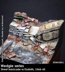 画像1: Rado Miniatures[RDM35B01]1/35 WWII ジオラマベース 独 路上のバリゲートに埋もれたゴリアテ 1944-45年 (1)