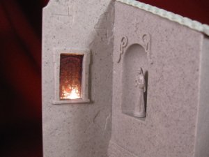 画像2: Reality in Scale[RIS35070]礼拝堂の一部 祭壇/ステンドグラス付き (2)