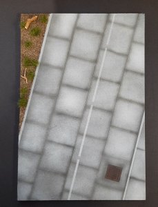 画像2: Reality in Scale[RIS35307]1/35 ポリウレタンシート雑草の生えた歩道とコンクリート舗装路 マンホール付 (2)